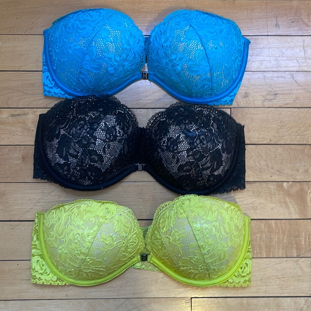 Three piece magnetic strapless bra set